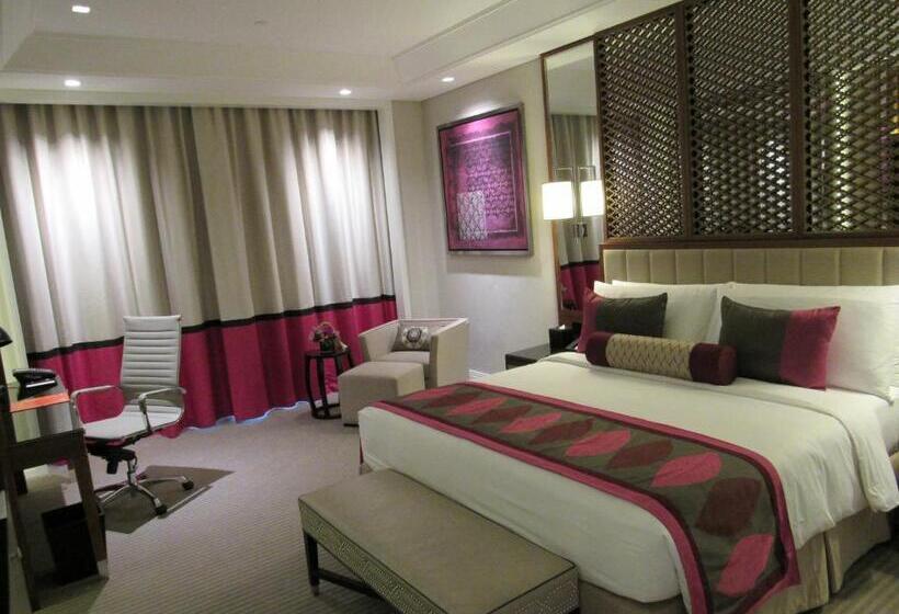 带城市景观和大床的豪华房间, Taj Dubai