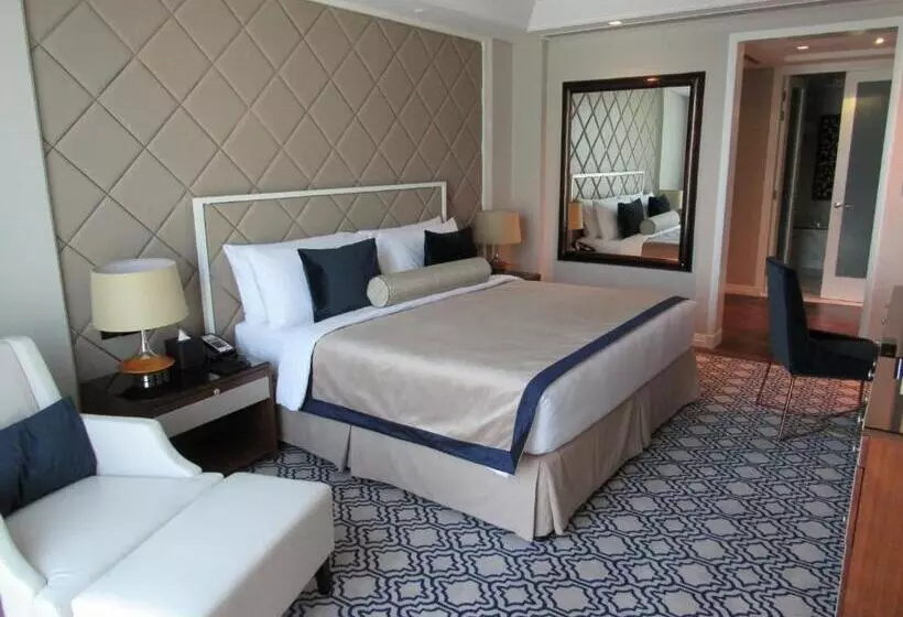 Deluxe Suite with Views