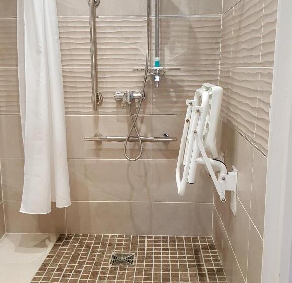 适合残疾人使用的标准间, The Lodge