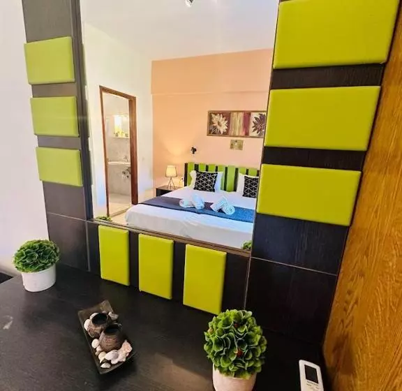 استودیوی استاندارد, Marina Studios