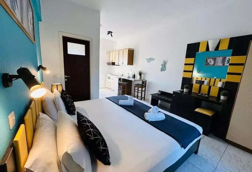 اتاق لوکس با چشم‌انداز باغ, Marina Studios