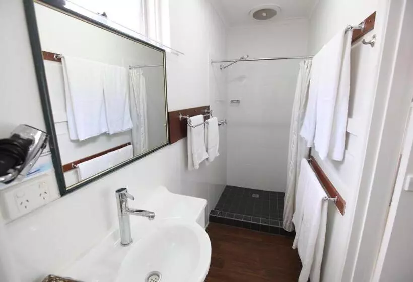 Deluxe Suite King Bed, Mornington Motel