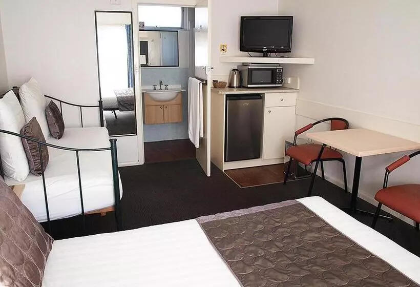 سوییت, Mornington Motel
