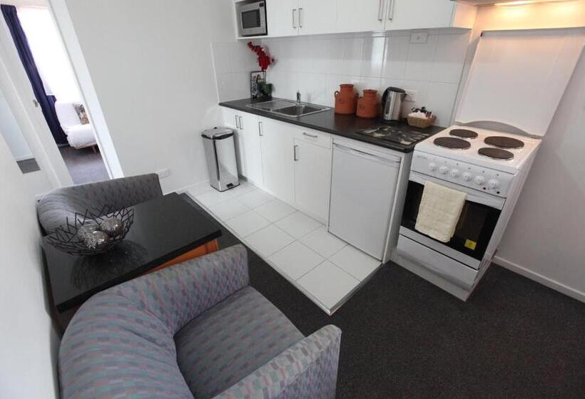 سوییت لوکس, Mornington Motel