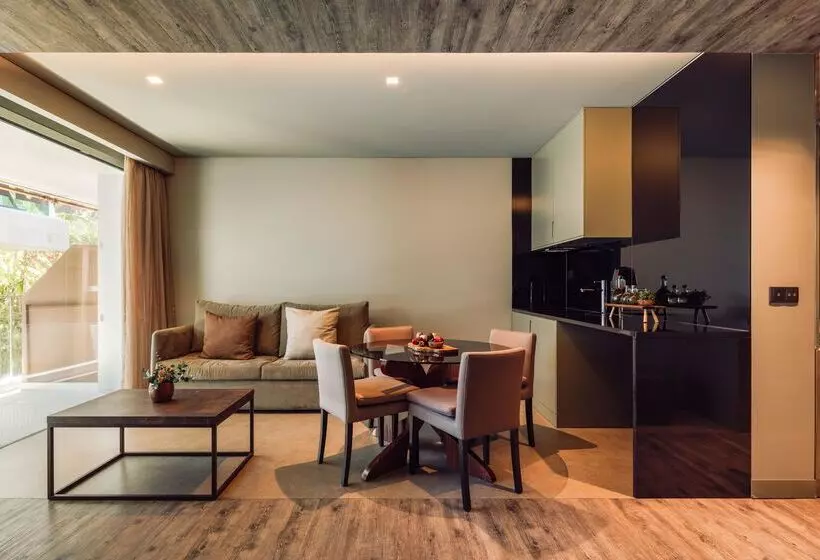 سوییت, Saccharum Resort