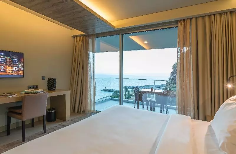 اتاق اساندارد با چشم‌انداز جانبی به دریا, Saccharum Resort