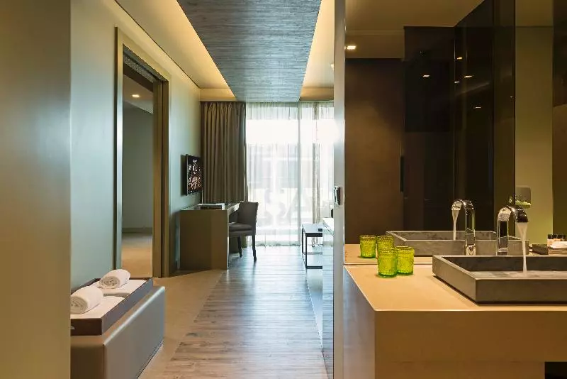 سوییت, Saccharum Resort