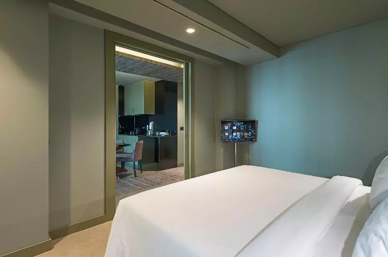 سوییت, Saccharum Resort