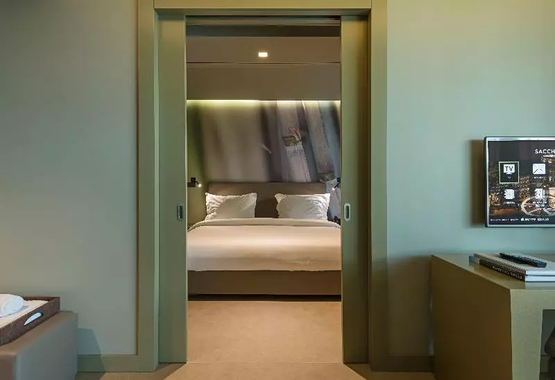 سوییت, Saccharum Resort