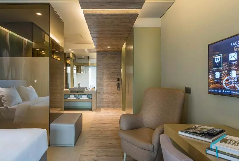 سوییت با چشم‌انداز جانبی دریا, Saccharum Resort