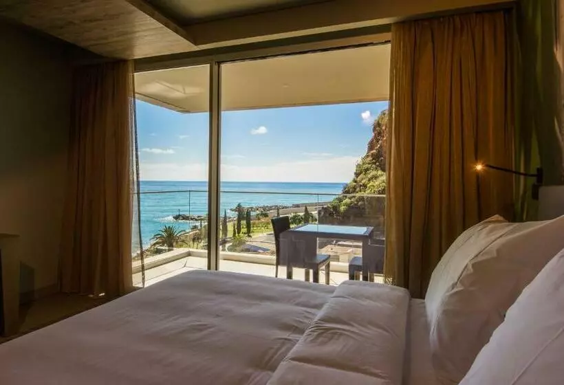اتاق اساندارد با چشم‌انداز جانبی به دریا, Saccharum Resort