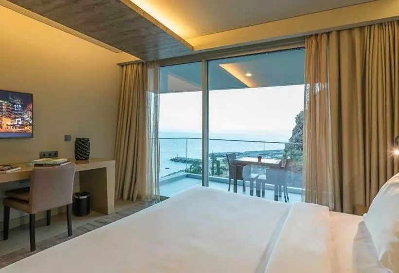 اتاق اساندارد با چشم‌انداز جانبی به دریا, Saccharum Resort
