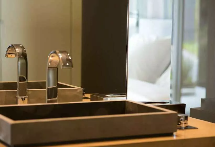 اتاق اساندارد با چشم‌انداز جانبی به دریا, Saccharum Resort