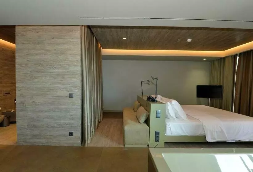 سوییت سوپریور با چشم‌انداز دریا, Saccharum Resort