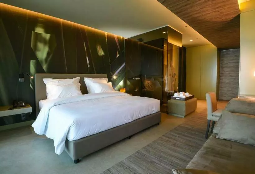 سوییت خانوادگی, Saccharum Resort