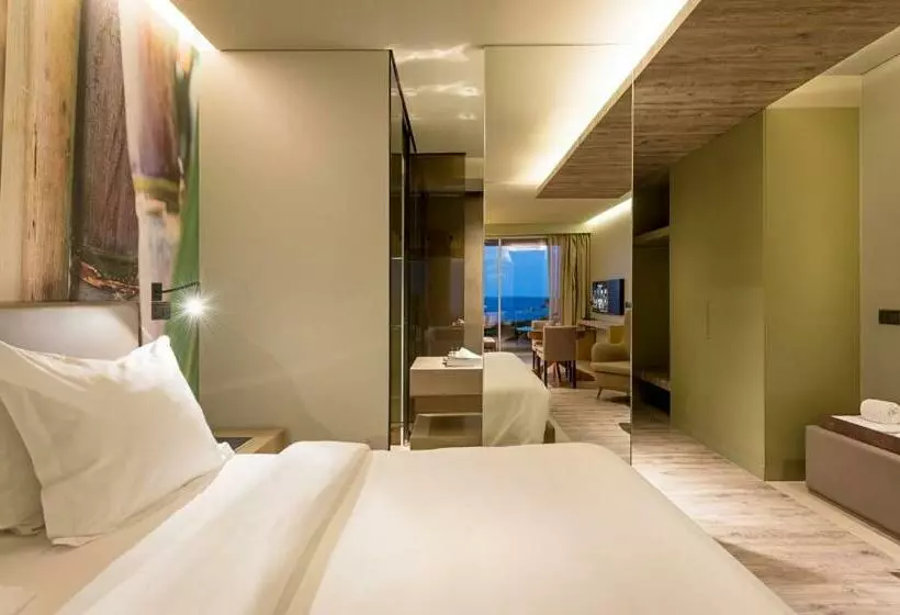 سوییت خانوادگی, Saccharum Resort
