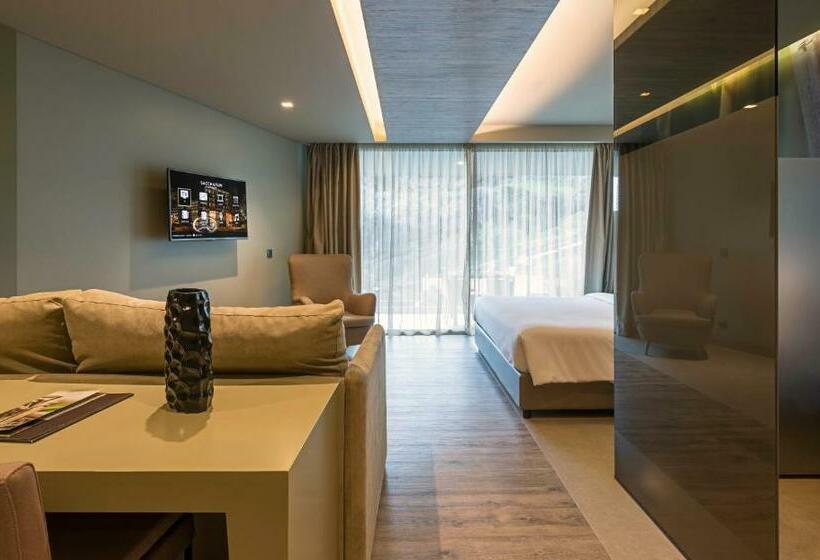 サイドシービュースイート, Saccharum Resort