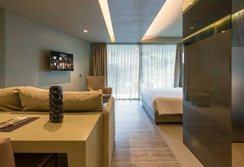 سوییت با چشم‌انداز جانبی دریا, Saccharum Resort
