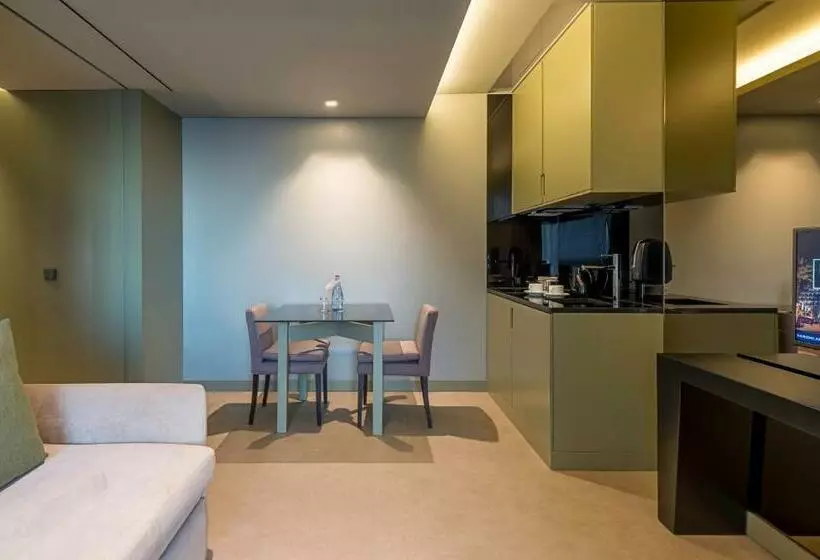 سوییت با چشم‌انداز جانبی دریا, Saccharum Resort