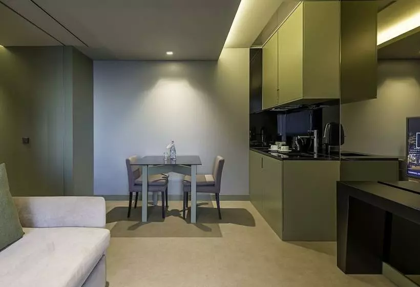 سوییت با چشم‌انداز جانبی دریا, Saccharum Resort