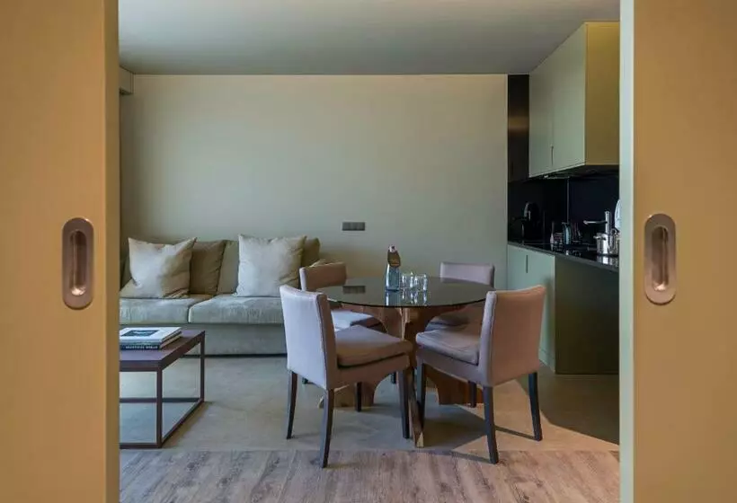 سوییت, Saccharum Resort