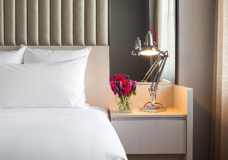 Номер Deluxe Кровать Кинг, 21c Museum Hotel Durham