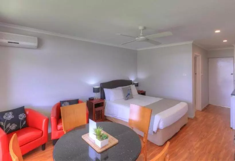 エクゼクティブスイート, Atherton Motel