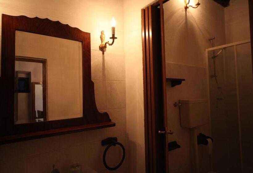 דירת שלושה חדרים, Antica Corte Milanese