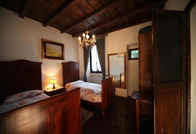 דירת שלושה חדרים, Antica Corte Milanese