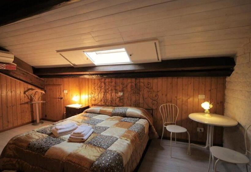 דירת 5 חדרי שינה, Antica Corte Milanese