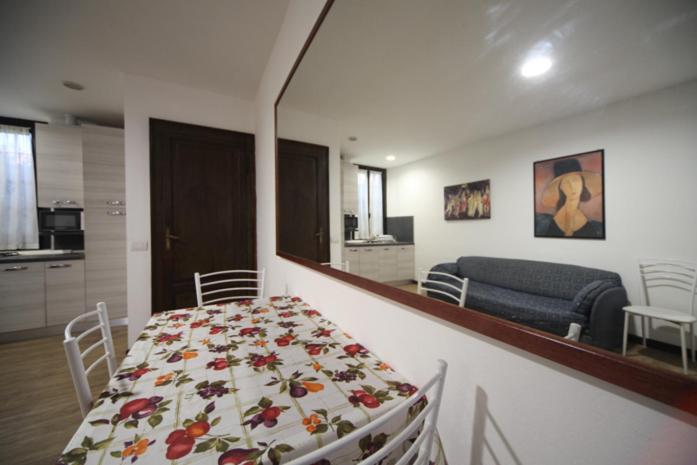 דירת חדר, Antica Corte Milanese