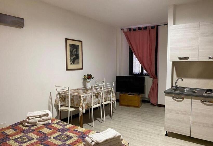 Студия Стандарт, Antica Corte Milanese