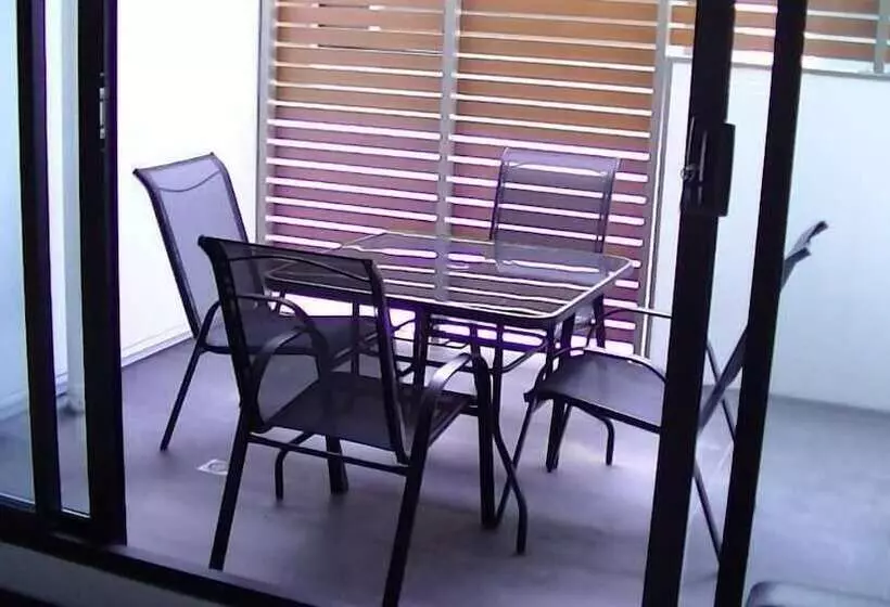 ２ベッドルームアパートメント, Essendon Apartments