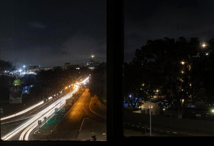 חדר סטנדרט יחיד, Airport View