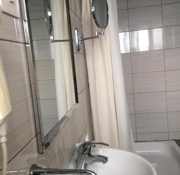 חדר סטנדרט יחיד, Airport View