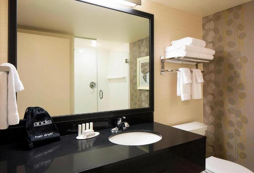 חדר סטנדרט עם מיטת קינג, Fairfield Inn & Suites By Marriott Calgary Downtown