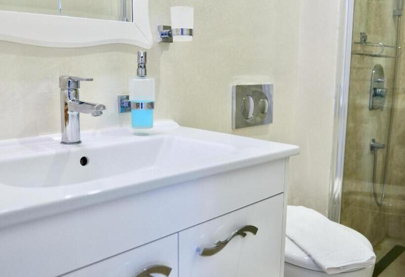 Семейный Номер Совместный Санузел, Göcek Naz