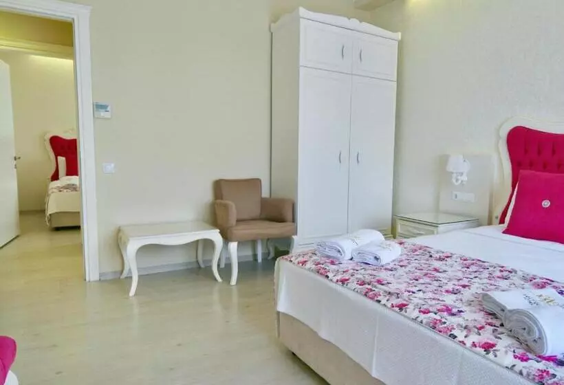 اتاق خانوادگی با سرویس بهداشتی مشترک, Göcek Naz