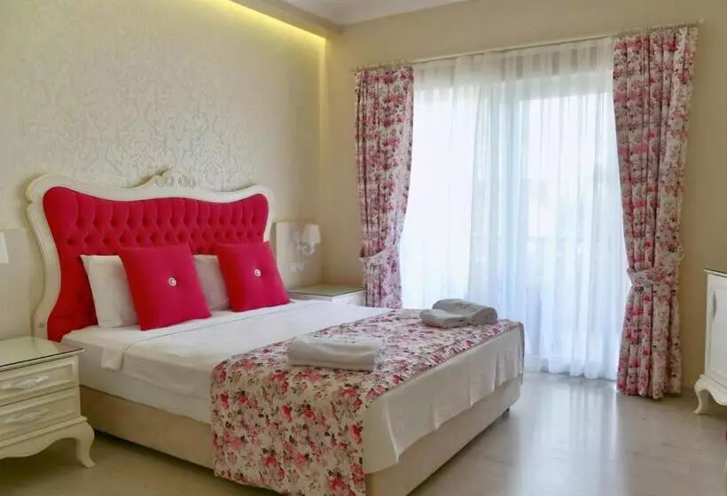 اتاق خانوادگی با سرویس بهداشتی مشترک, Göcek Naz