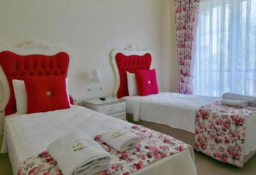 اتاق خانوادگی با سرویس بهداشتی مشترک, Göcek Naz