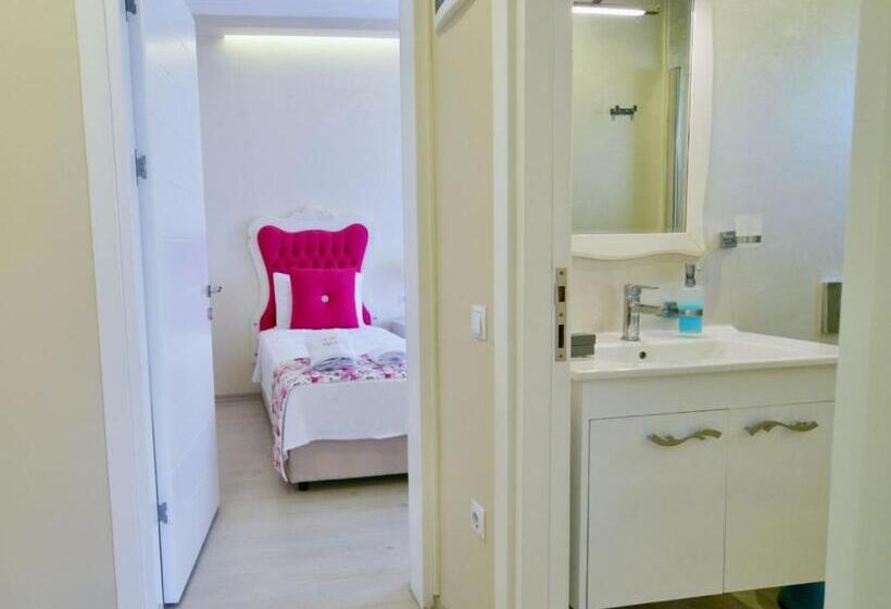 Семейный Номер Совместный Санузел, Göcek Naz