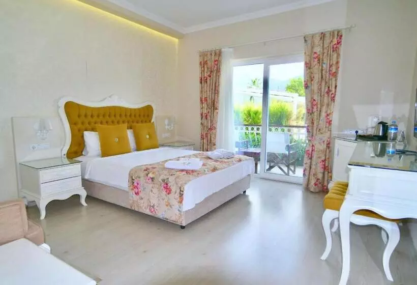 اتاق لوکس با تخت بزرگ, Göcek Naz
