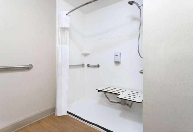 适合残疾人士使用的带超级大床的标准间, La Quinta By Wyndham Ocean City