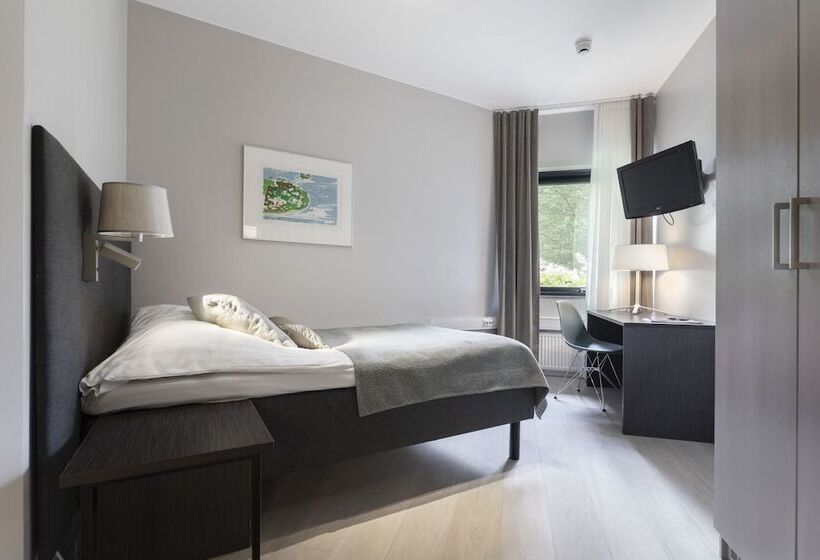 标准单人间, Majvik Congress