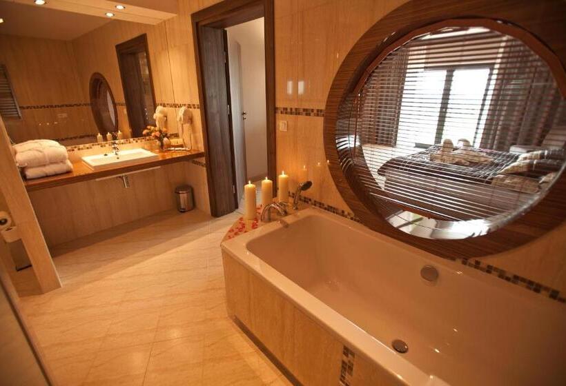 סוויטה, Mistral Sport