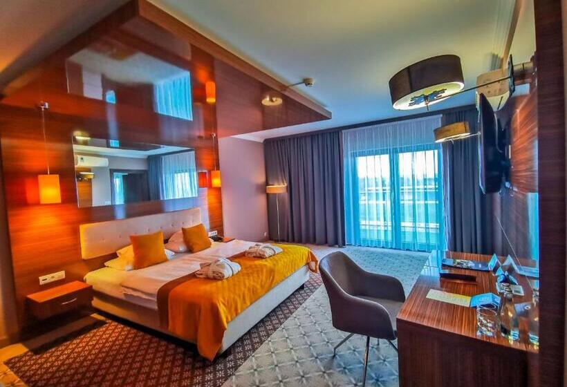 סוויטה, Mistral Sport