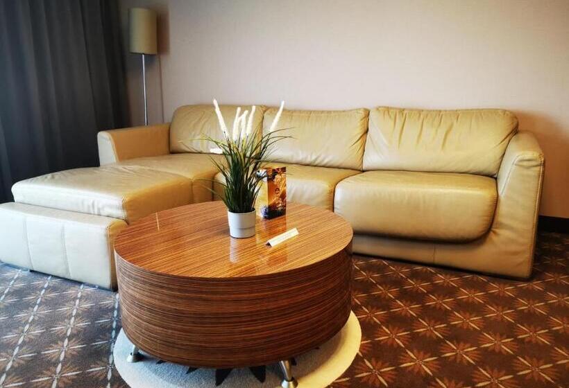 סוויטה, Mistral Sport