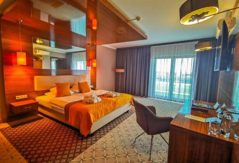 סוויטה, Mistral Sport