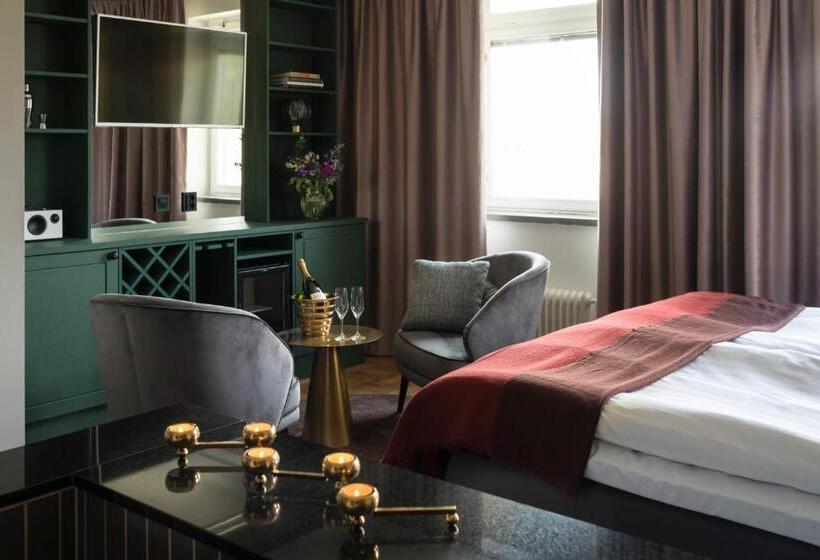 Полулюкс, Nasby Slott