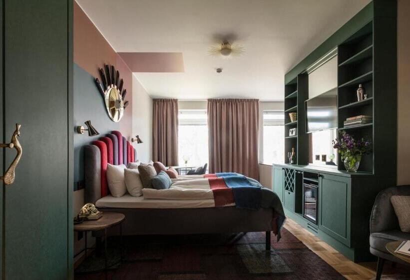 Полулюкс, Nasby Slott